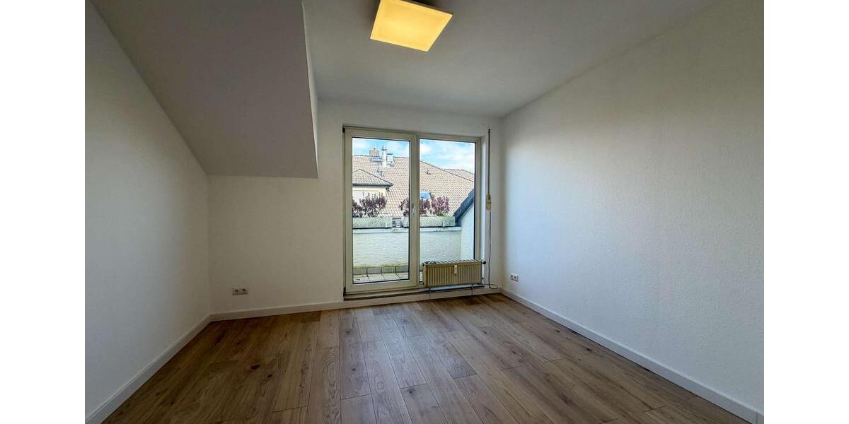 Dachgeschoßwohnung Friedberg (Hessen) - 3 Zimmer, 82 m&sup2;, 1.045&euro; | Angebot:24802461