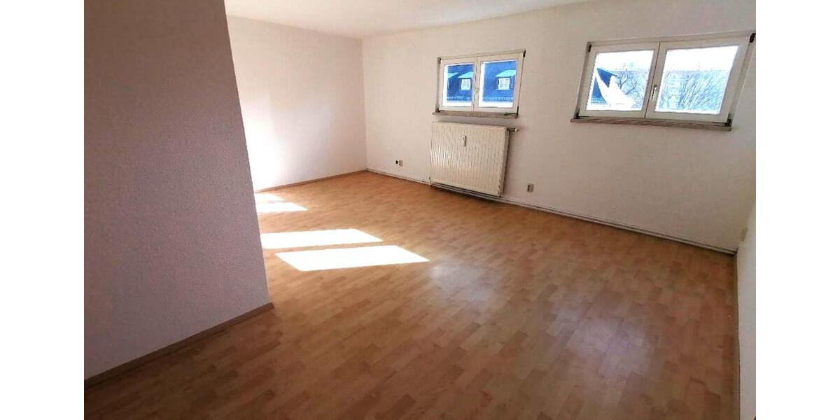 Dachgeschoßwohnung Glauchau - 2 Zimmer, 53 m&sup2;, 350&euro; | Angebot:17236847