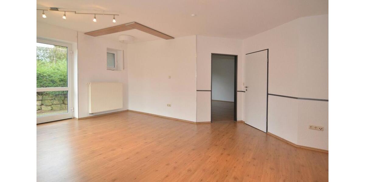 Etagenwohnung Bad Neustadt an der Saale - 2 Zimmer, 80 m&sup2;, 640&euro; | Angebot:26416511