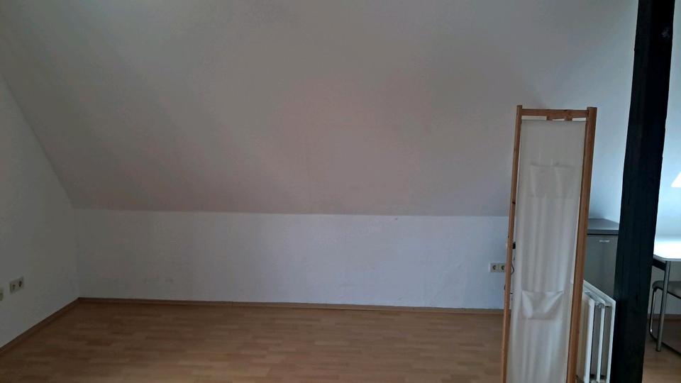 Apartment 28 QM, Dachgeschoss, teilmöbliert 1 zimmer