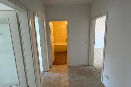 Wunderschöne 4-Raum-DG-Wohnung mit Balkon in Greiz direkt im Stadtzentrum 4 zimmer