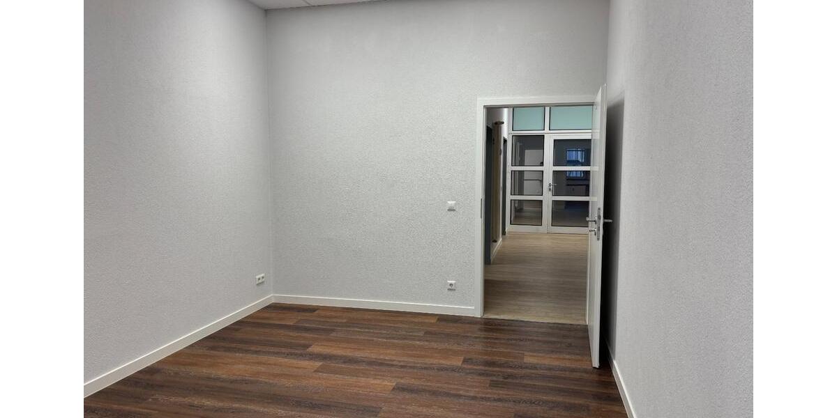 Erdgeschoßwohnung Zerbst (Anhalt) - 5 Zimmer, 135 m&sup2;, 810&euro; | Angebot:25855758