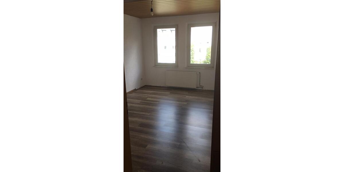 *NEU* RENOVIERTE 4 Zimmer Wohnung im 3.OG mit Balkon zu vermieten in Adolfstraße 4 zimmer