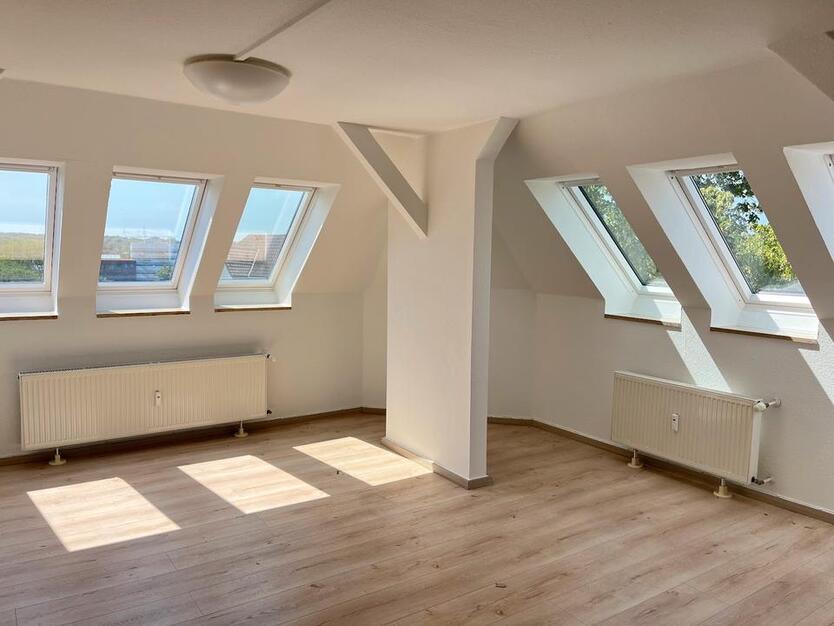 Freies WG-Zimmer im Dachgeschoss verfügbar!