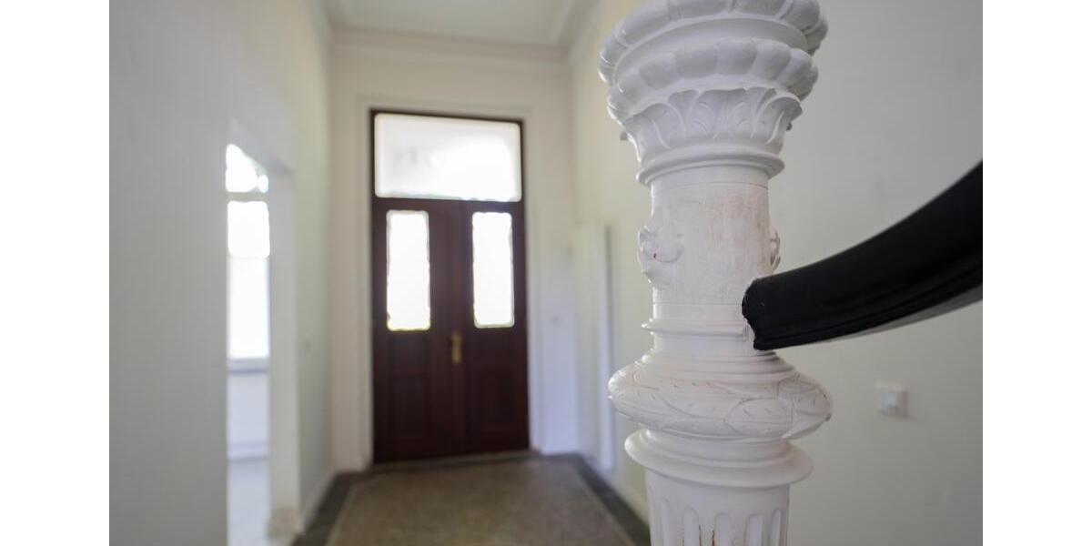 Villa Krefeld Bockum - 5 Zimmer, 180 m&sup2;, 2.040&euro; | Angebot:24987604