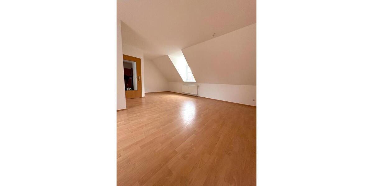 Dachgeschoßwohnung Großenhain - 2 Zimmer, 57 m&sup2;, 390&euro; | Angebot:26021808