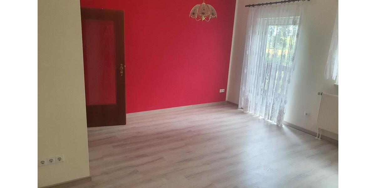 Sehr komf., ruhige Wohnung mit EBK,Solar,Kamin,Balkon, Stellpl. 4 zimmer