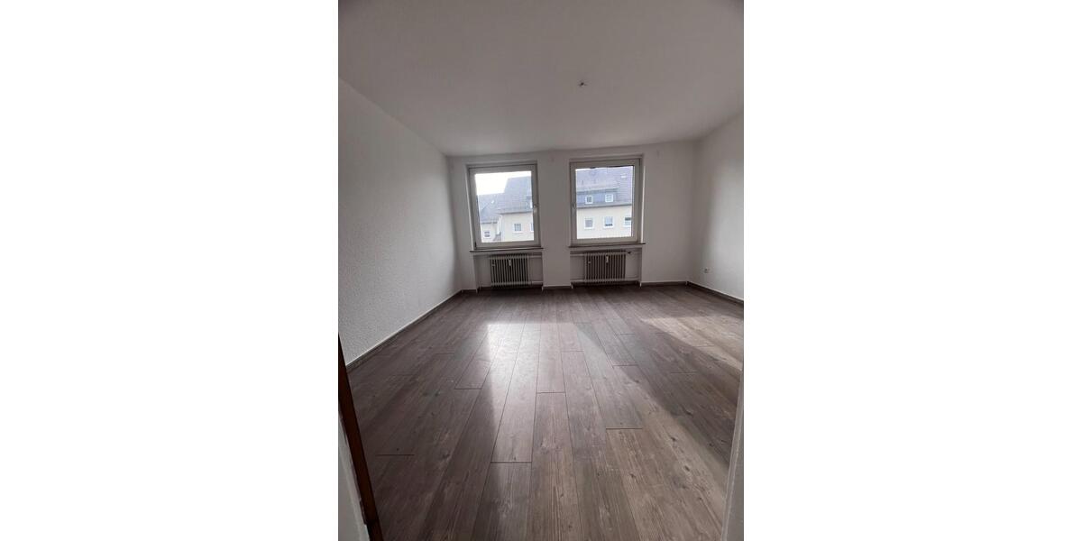 Etagenwohnung Siegen - 5 Zimmer, 111 m&sup2;, 1.150&euro; | Angebot:24752166