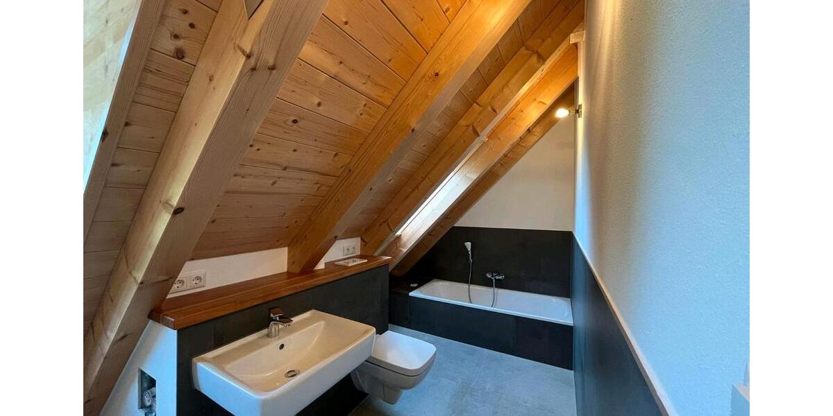 Dachgeschoßwohnung Finning - 3 Zimmer, 67 m&sup2;, 1.220&euro; | Angebot:26422266