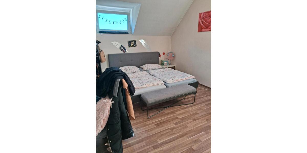 Dachgeschoßwohnung Delmenhorst - 4 Zimmer, 100 m&sup2;, 1.350&euro; | Angebot:25843935