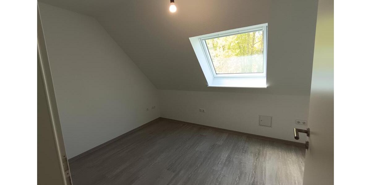 Doppelhaushälfte Zetel - 6 Zimmer, 200 m&sup2;, 1.500&euro; | Angebot:26533162