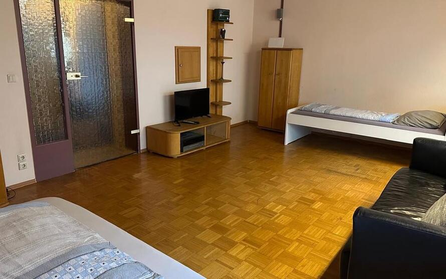 Zimmer 3 mit WLAN und Gemeinschaftsbereichen: Küche, BadWC, TV, Terrasse, Waschmaschine und Trockner zimmer
