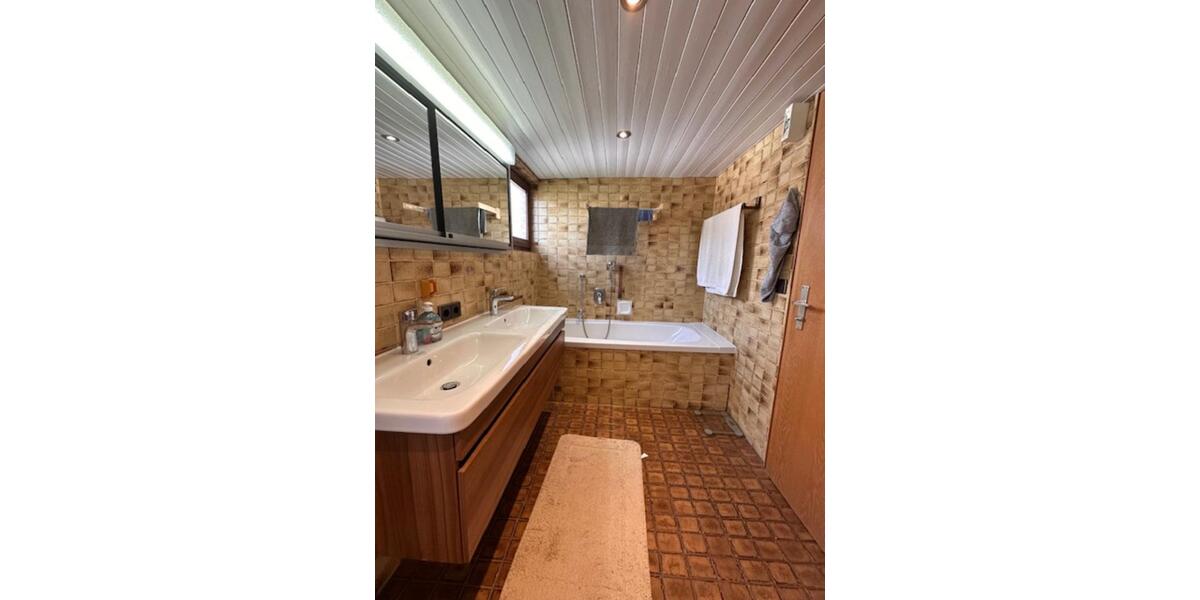 Attraktive 4,5-Zimmer-Maisonette Wohnung in Stuttgart-Möhringen 4.5 zimmer