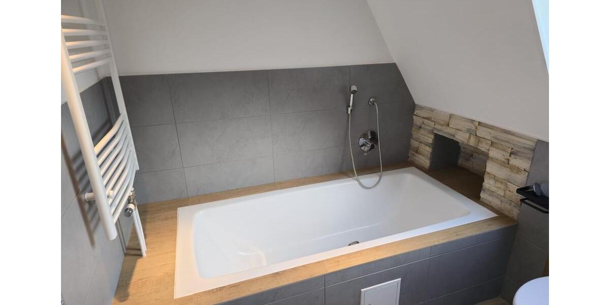 Dachgeschoßwohnung Emden - 3 Zimmer, 100 m&sup2;, 1.200&euro; | Angebot:24785331