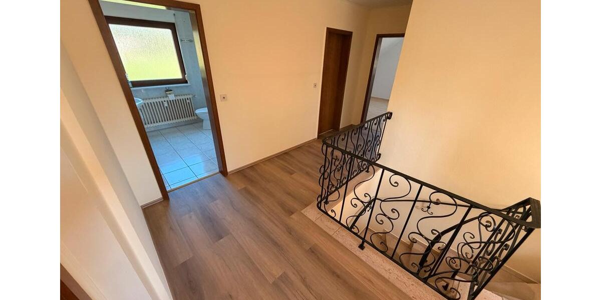 Dachgeschoßwohnung Porta Westfalica - 5 Zimmer, 133 m&sup2;, 1.650&euro; | Angebot:26380578