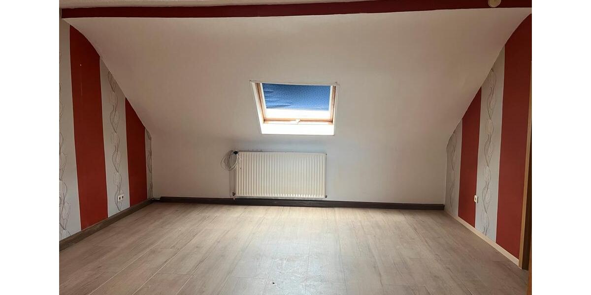 Dachgeschoßwohnung Sankt Ingbert - 3 Zimmer, 80 m&sup2;, 700&euro; | Angebot:26463375