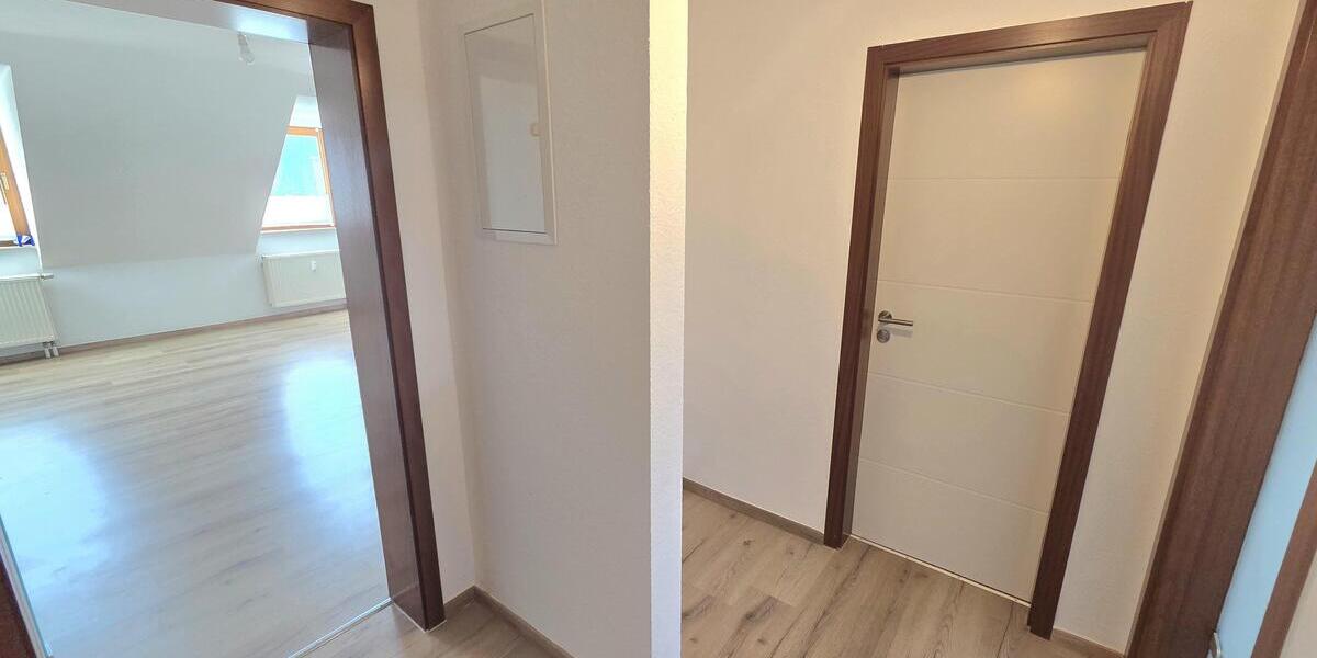 Tolle 2-Zimmer-Wohnung mit Einbauküche, Waschmaschine und Aufzug! - Dachgeschoßwohnung Chemnitz Lutherviertel | Angebot:26096660