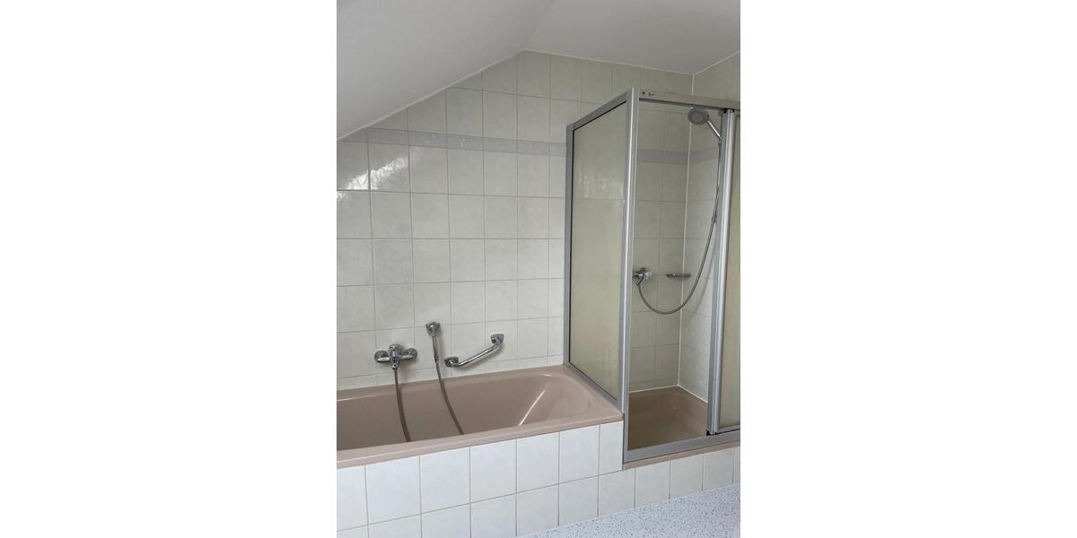 Dachgeschoßwohnung Simbach am Inn - 3 Zimmer, 95 m&sup2;, 750&euro; | Angebot:26089182