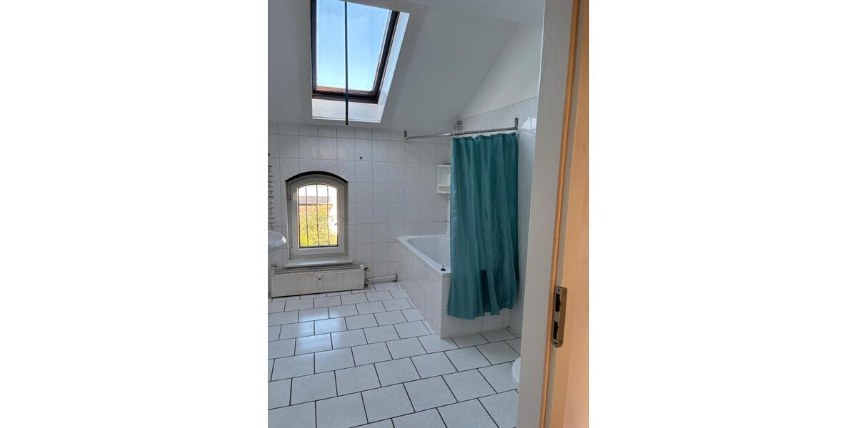 Dachgeschoßwohnung Nordhausen - 3 Zimmer, 83 m&sup2;, 450&euro; | Angebot:22783104