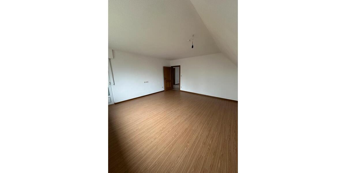 Dachgeschoßwohnung Berge - 4 Zimmer, 104 m&sup2;, 750&euro; | Angebot:26606674