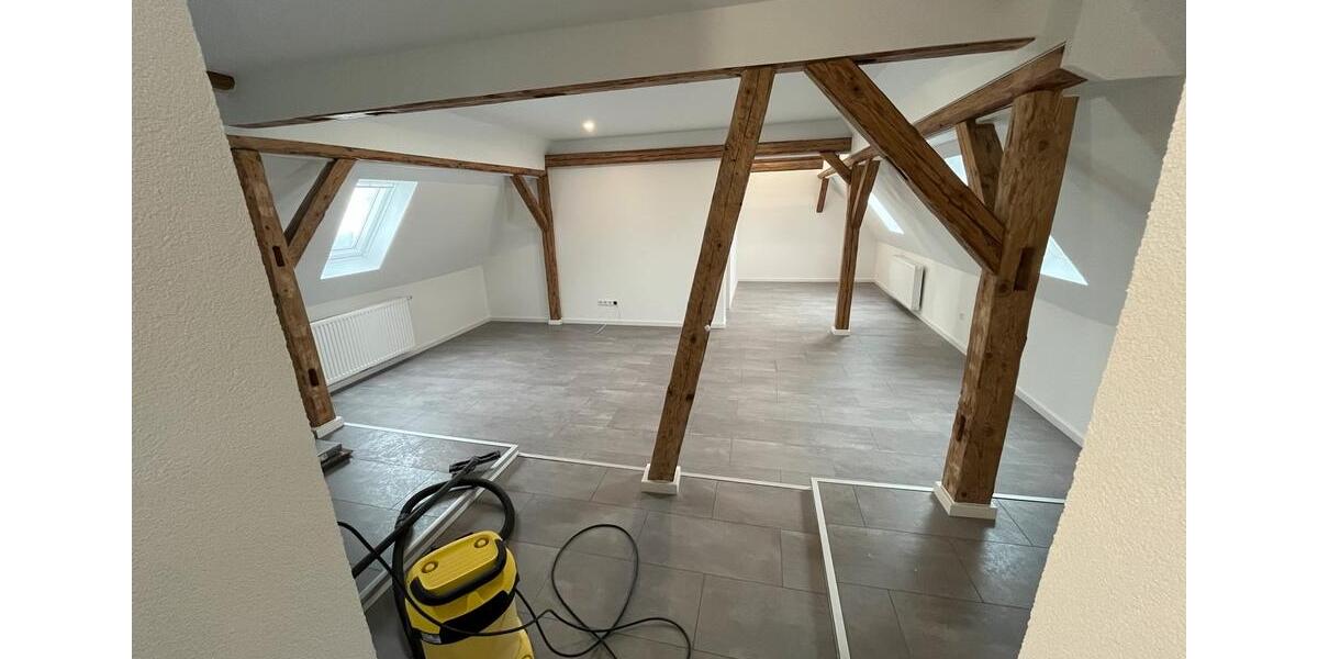 Dachgeschoßwohnung Rottweil - 3.5 Zimmer, 120 m&sup2;, 1.090&euro; | Angebot:26416023