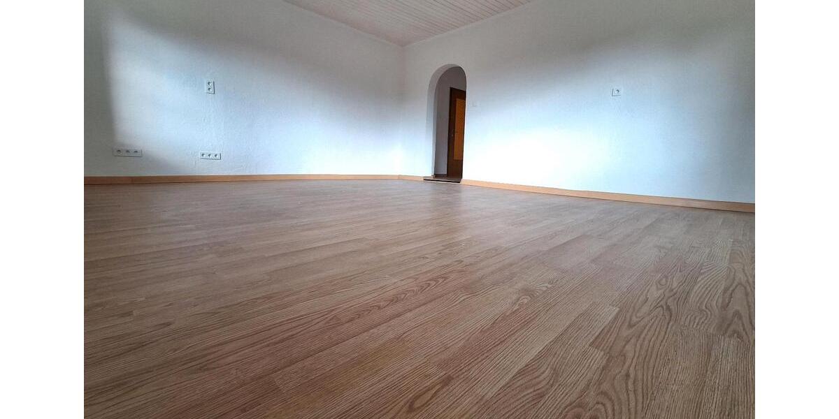 Etagenwohnung Neustadt an der Waldnaab - 5 Zimmer, 110 m&sup2;, 1.200&euro; | Angebot:26253658