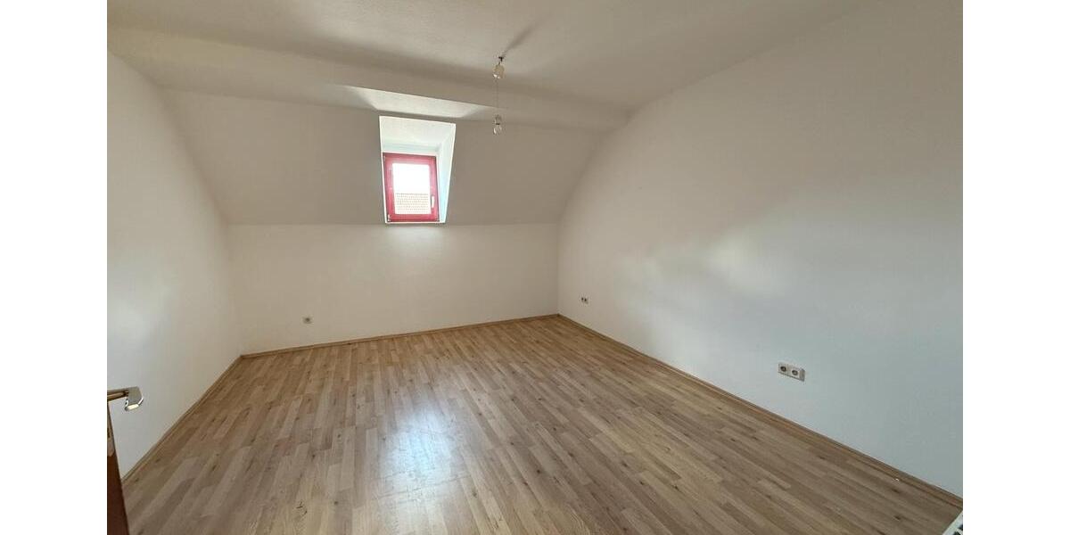 Dachgeschoßwohnung Holzminden - 2.5 Zimmer, 70 m&sup2;, 540&euro; | Angebot:26639386