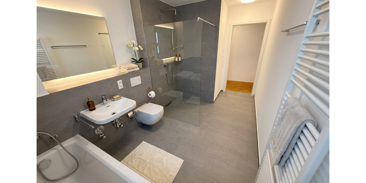 Wohnen auf Zeit Stadtbergen - 5 Zimmer, 20 m&sup2;, 600&euro; | Angebot:25647167