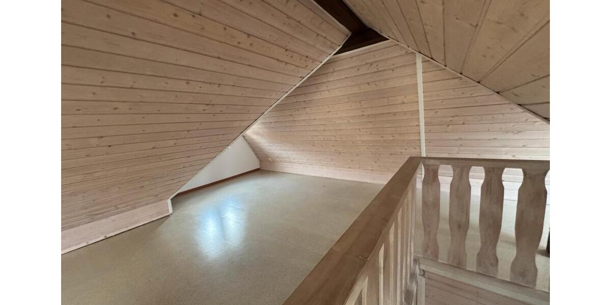 Dachgeschoßwohnung Frankenblick - 3 Zimmer, 78 m&sup2;, 670&euro; | Angebot:25285645