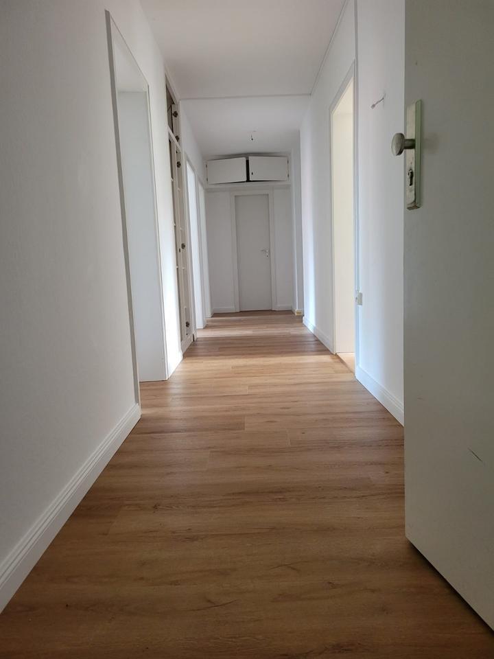 Sonnige 4-Zimmer-Wohnung–frisch saniert, Balkon in Süd-West-Lage