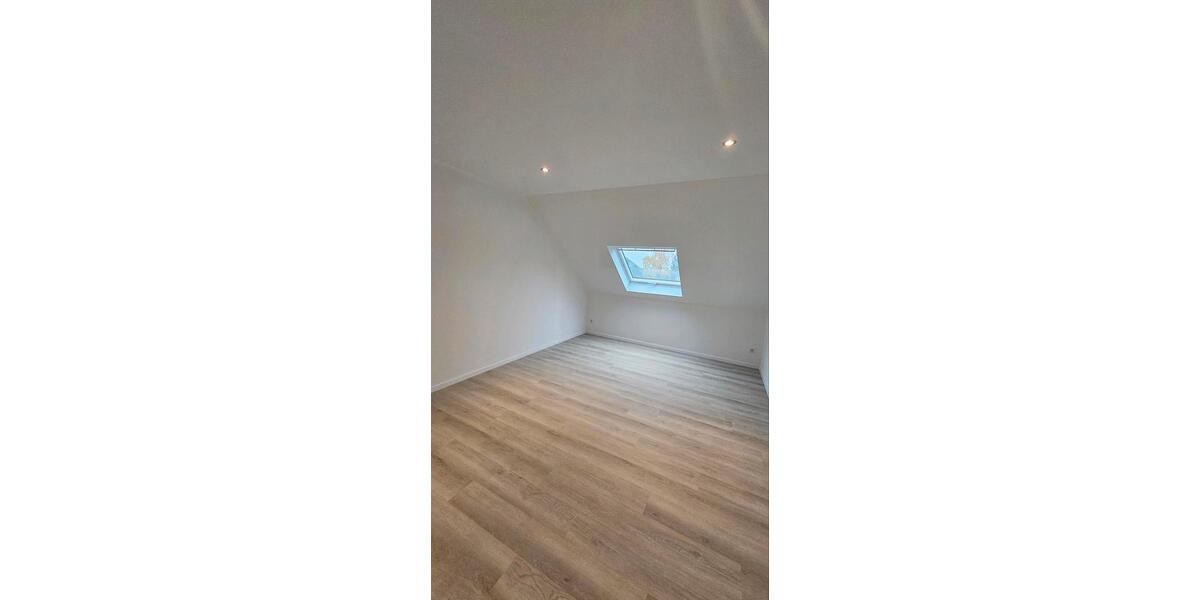 Erstbezug! 3,5-Zimmer-DG Wohnung mit Balkon ohne Provision zimmer