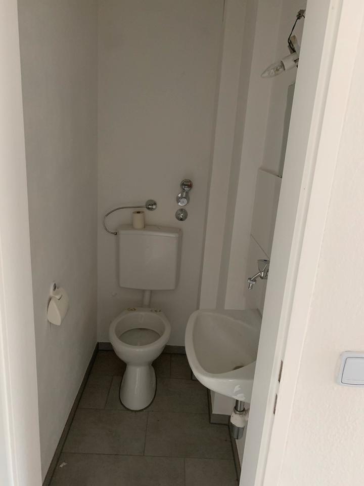 Vollständig renovierte 3 Zimmer Wohnung, mit Balkon und EBK zimmer