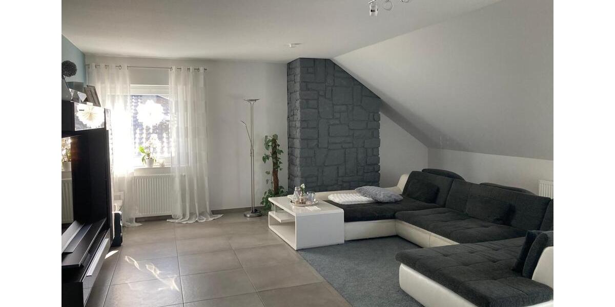 Dachgeschoßwohnung Großenlüder - 4 Zimmer, 145 m&sup2;, 1.200&euro; | Angebot:26023739