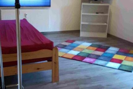 18 qm Zimmer, möbl., in 43qm Wohnung, voll möbl., im EG in WG 1 zimmer