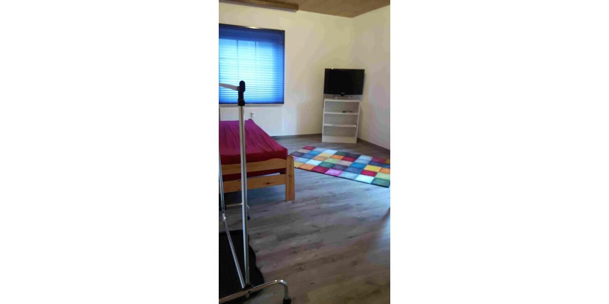 18 qm Zimmer, möbl., in 43qm Wohnung, voll möbl., im EG in WG 1 zimmer