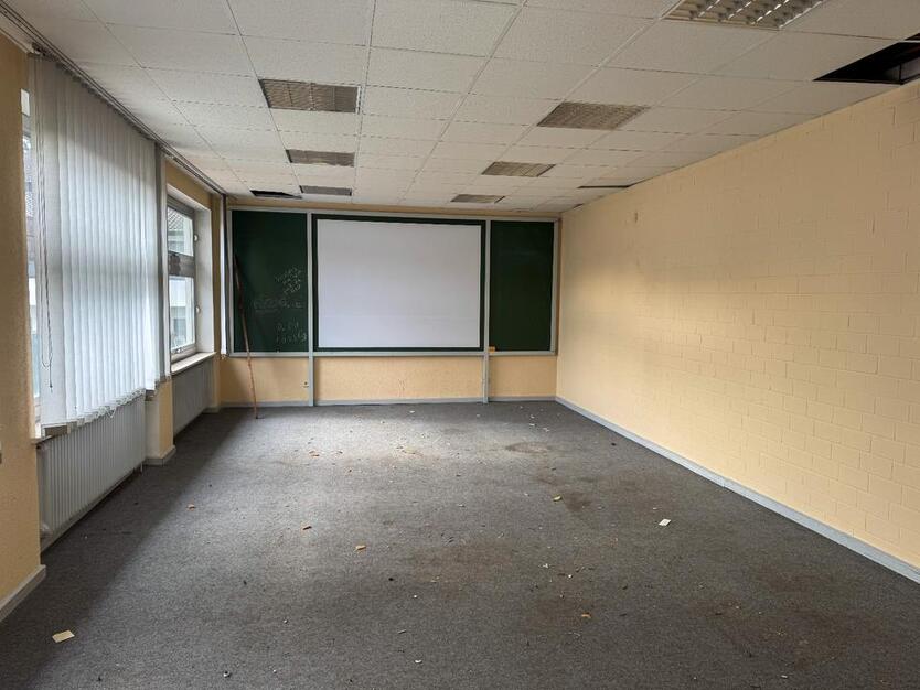 277 m² Büro‑ & Schulungsetage (1. OG) mit Empfang | Quartier Felsacker