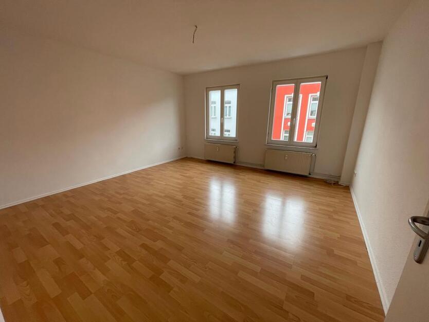 kleine Etagenwohnung mit Terrasse, EBK und Duschbad mit Fenster zimmer