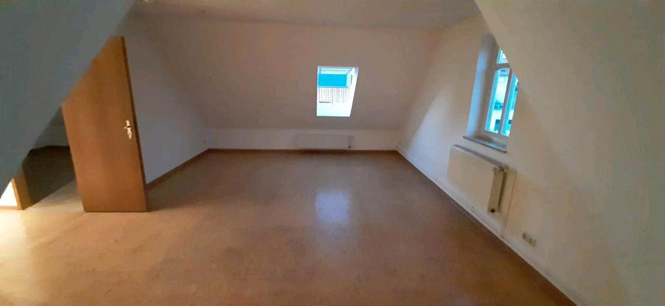 Dachgeschosswohnung in Erfurt-Schmira zu Vermieten 2 zimmer