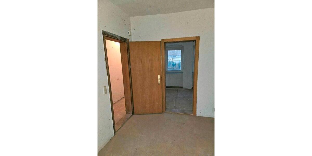 Mehrfamilienhaus, Wohnhaus Roßwein - 8 Zimmer, 140 m&sup2;, 599&euro; | Angebot:26550727