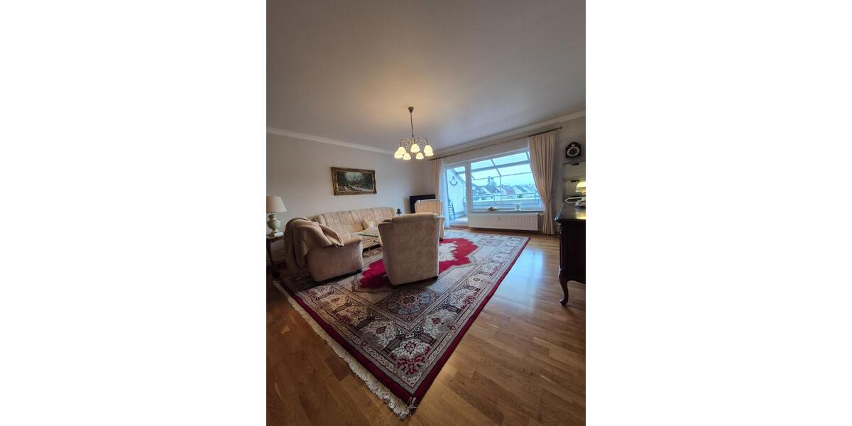 Exklusives Penthouse, gr. Terrasse– möbliert, Aufzug, Tiefgarage 3 zimmer