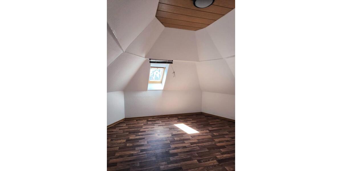 Dachgeschoßwohnung Friedrichsthal - 2 Zimmer, 38 m&sup2;, 280&euro; | Angebot:26278253