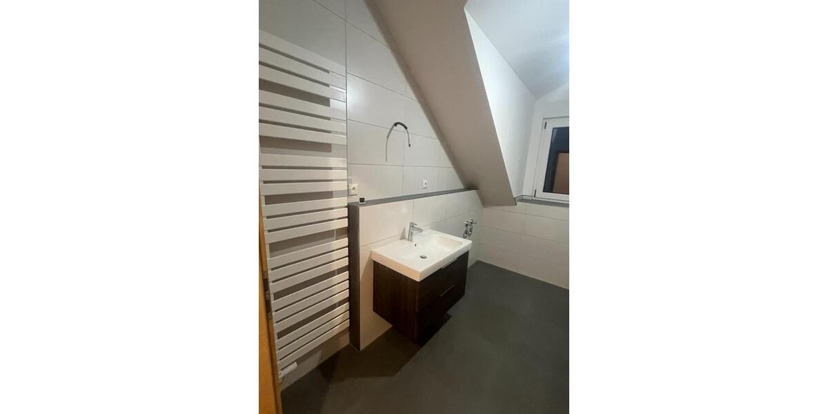 Dachgeschoßwohnung Donauwörth - 3 Zimmer, 100 m&sup2;, 1.050&euro; | Angebot:24242641