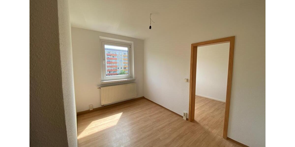 Etagenwohnung Suhl - 4 Zimmer, 65 m&sup2;, 400&euro; | Angebot:26383681