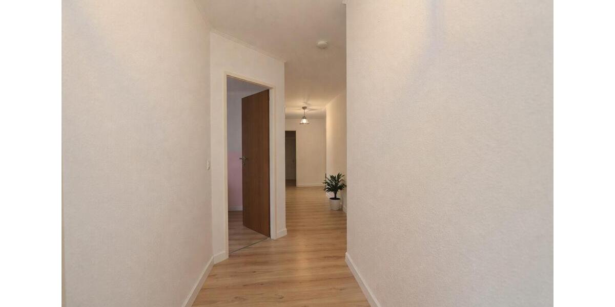 Dachgeschoßwohnung Mönchengladbach Nord - 3.5 Zimmer, 78 m&sup2;, 670&euro; | Angebot:25873462