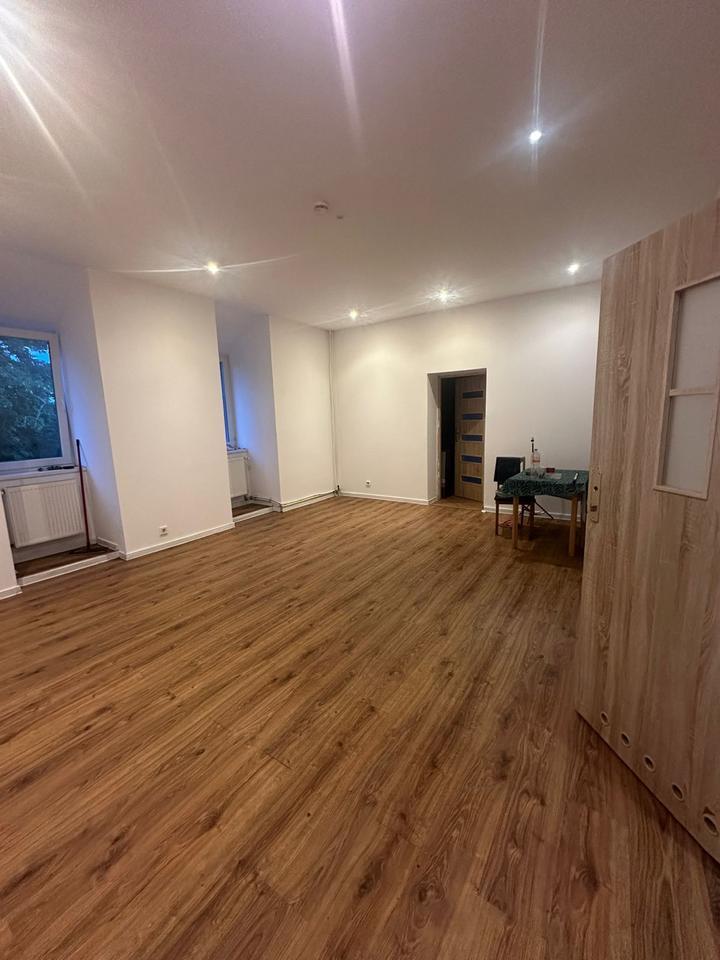 Großzügige 6-Zimmer- Wohnung mit großem Balkon in Zossen zu vermi
