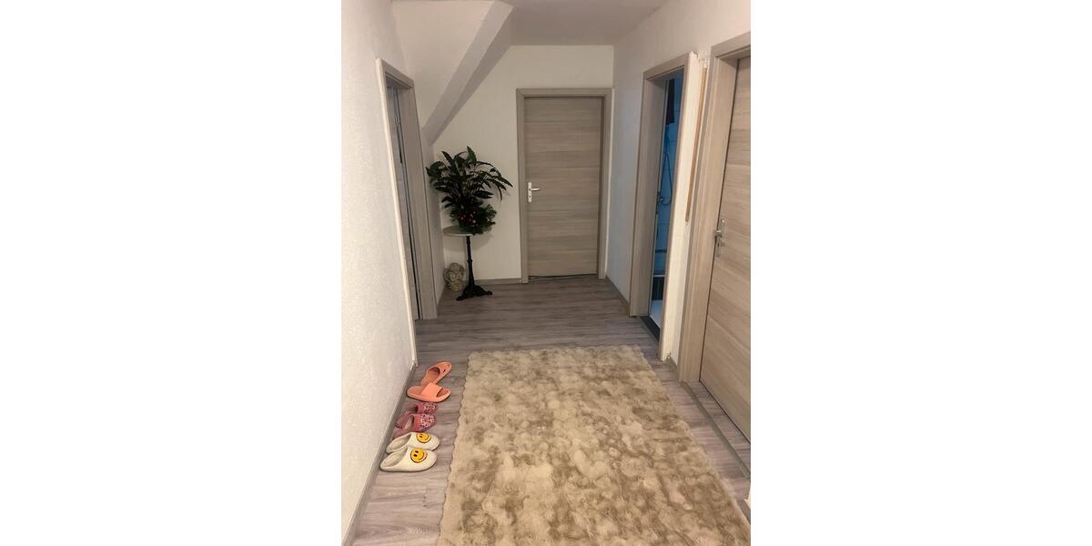 Dachgeschoßwohnung Neu-Ulm Burlafingen - 3.5 Zimmer, 85 m&sup2;, 1.200&euro; | Angebot:25323912