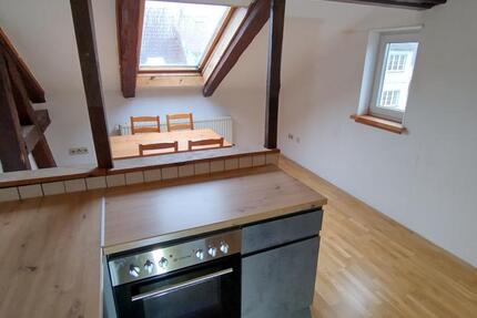 Charmantes, möbliertes WG-Zimmer in DG-Wohnung nahe Bahnhof 1 zimmer