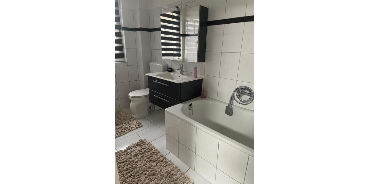 Etagenwohnung Wuppertal Brill - 4 Zimmer, 120 m&sup2;, 1.200&euro; | Angebot:24345505