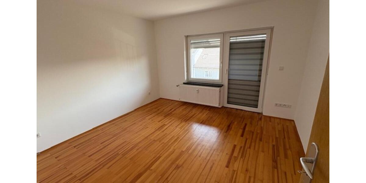 Erdgeschoßwohnung Schwandorf - 4 Zimmer, 70 m&sup2;, 630&euro; | Angebot:25715412