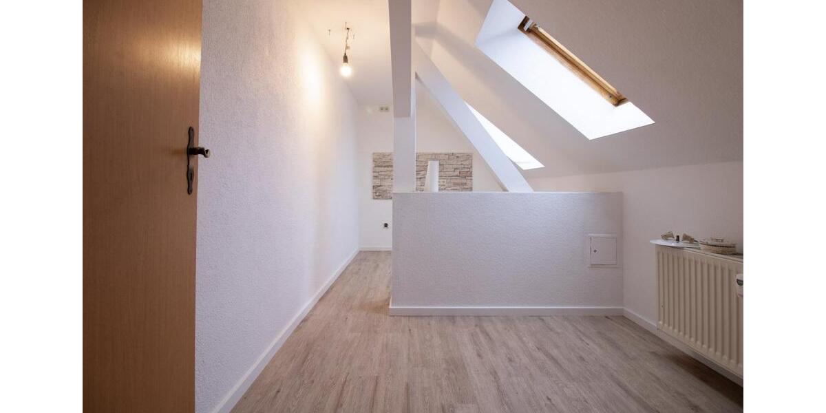 Dachgeschoßwohnung Reichenbach im Vogtland - 4 Zimmer, 77 m&sup2;, 420&euro; | Angebot:24591201